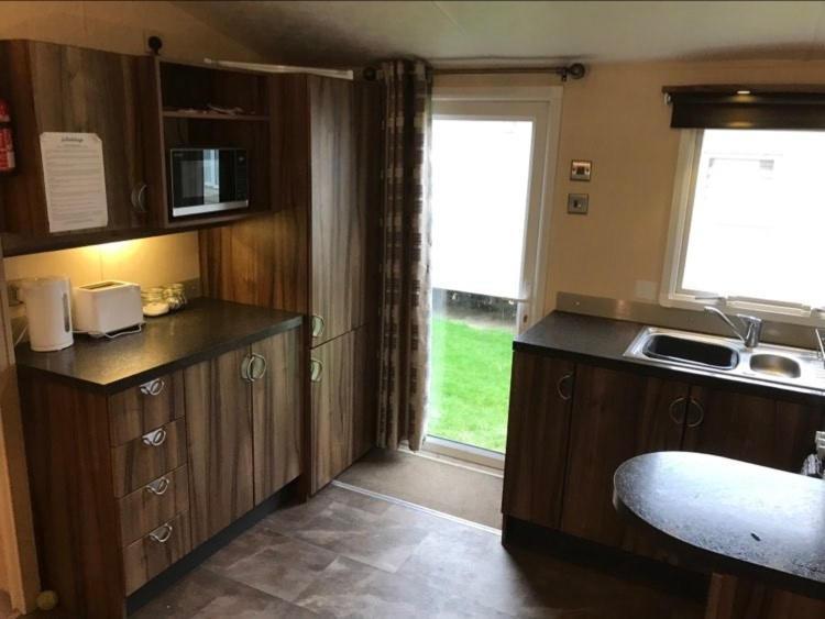 The Winchester Luxury Pet Friendly Caravan On Broadland Sands Holiday Park Between Lowestoft And Great Yarmouth Hotel Corton  Buitenkant foto