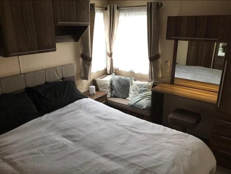 The Winchester Luxury Pet Friendly Caravan On Broadland Sands Holiday Park Between Lowestoft And Great Yarmouth Hotel Corton  Buitenkant foto