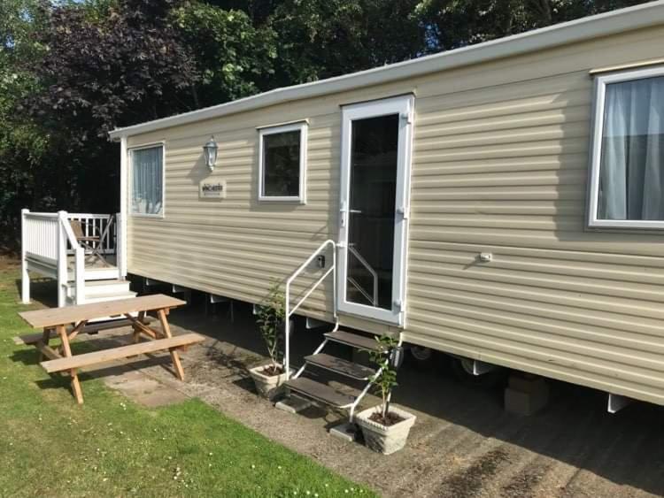 The Winchester Luxury Pet Friendly Caravan On Broadland Sands Holiday Park Between Lowestoft And Great Yarmouth Hotel Corton  Buitenkant foto